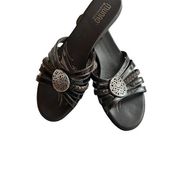 Munro American Women Red Sandals US 8.5M Dark Brown‎ Strappy With Silver EUC - Picture 1 of 8